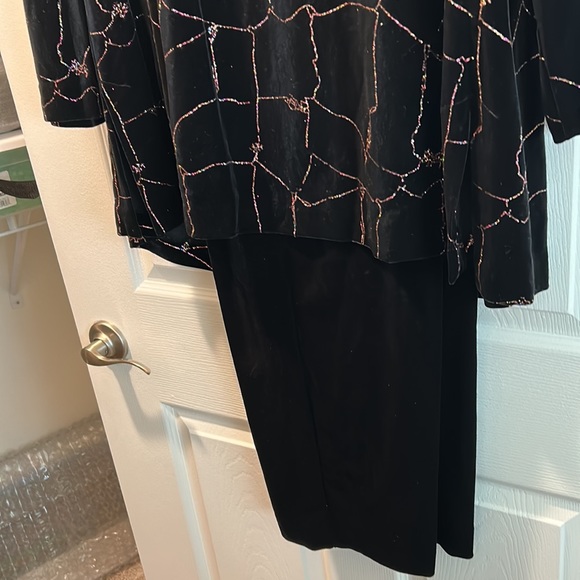 Velvet pantsuit, enhanced with glitter, and Gold size 16 women’s - Picture 7 of 8
